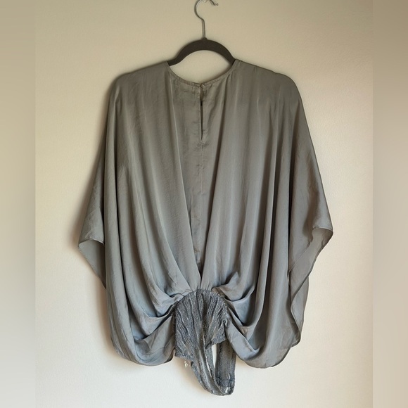 NWT Glam Drape Wide Flowy Sleeve v-neck Bodysuit Taupe/grey Size Small - Picture 4 of 6